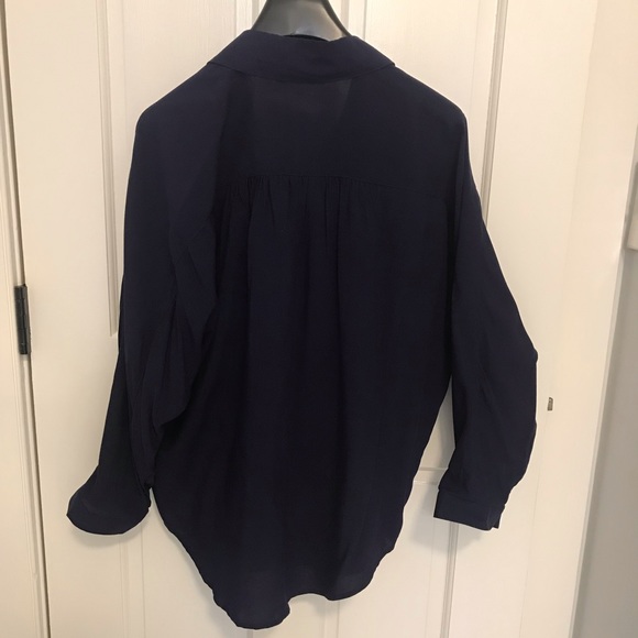 Levi’s funky button-up top - Picture 3 of 7